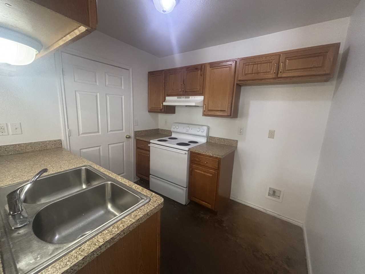 201 Ruel St #2 - Photo 3 of 10