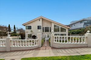 featured image of 2222 Pier Ave