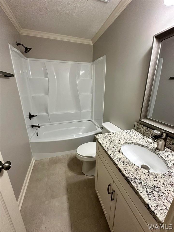 1062 Fairfax Dr - Photo 3 of 14
