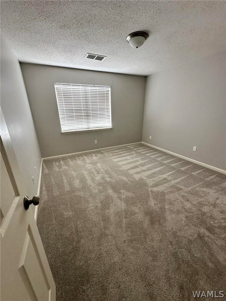 1062 Fairfax Dr - Photo 4 of 14