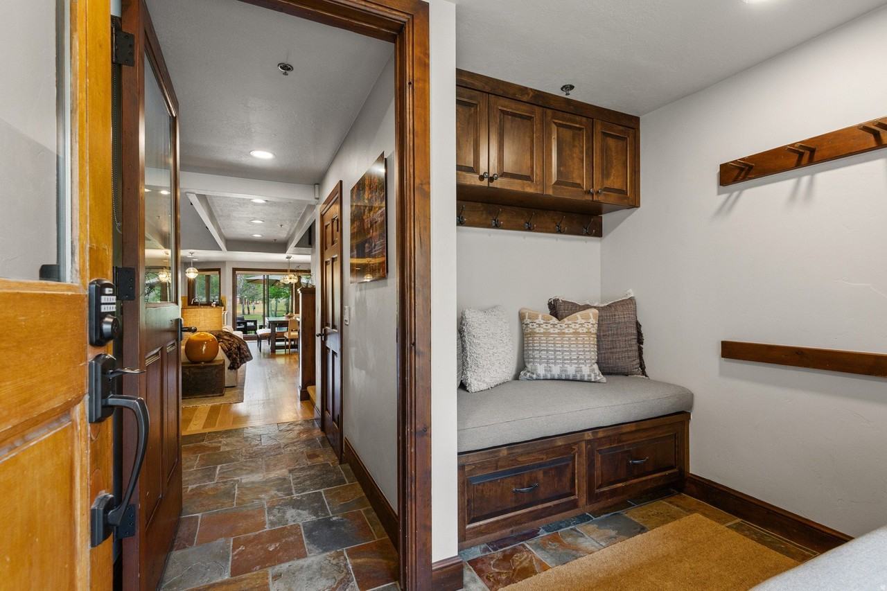 1670 Deer Valley Dr N - Photo 2 of 45