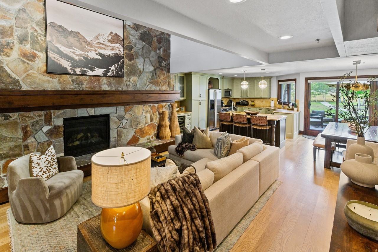 1670 Deer Valley Dr N - Photo 4 of 45