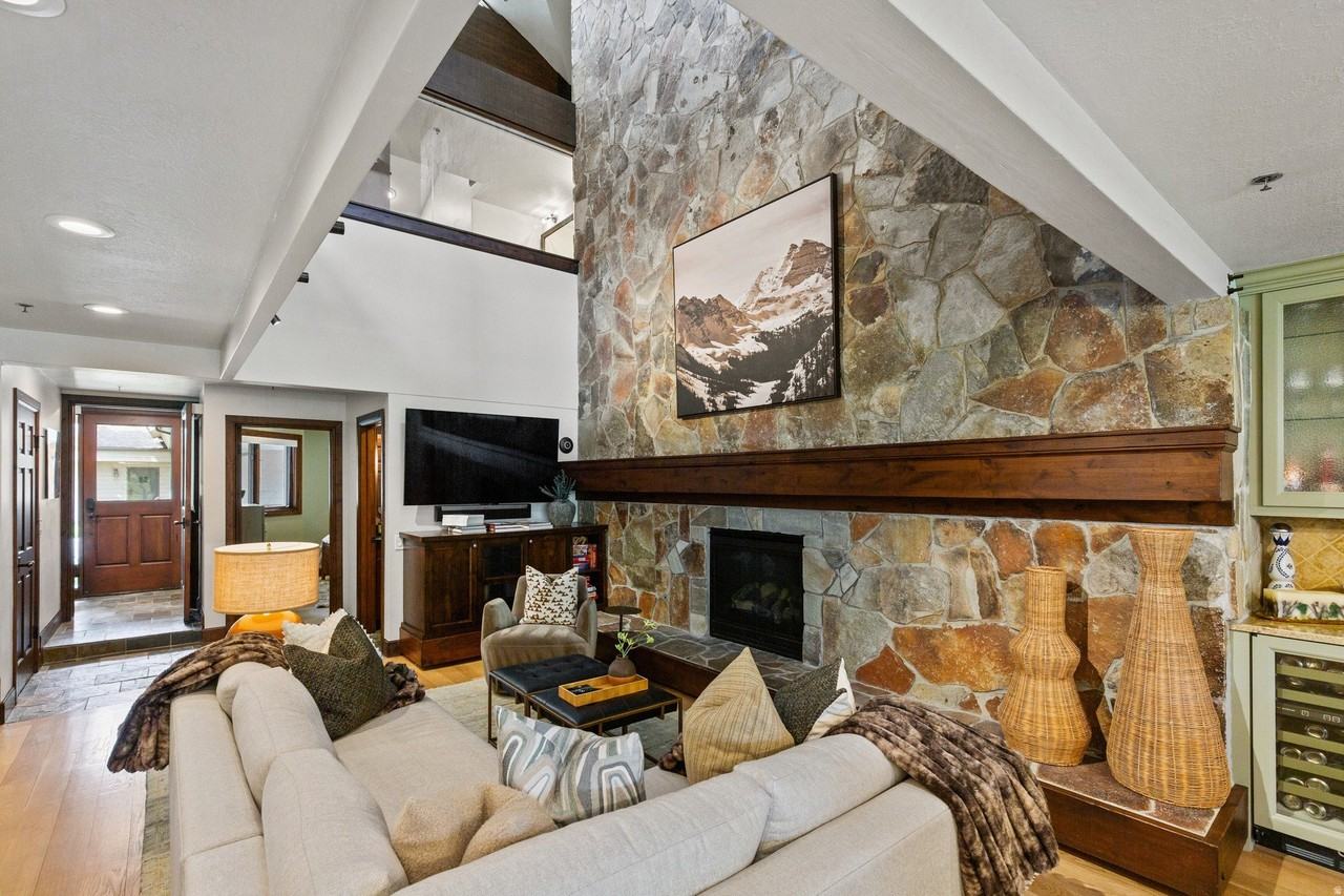 1670 Deer Valley Dr N - Photo 6 of 45