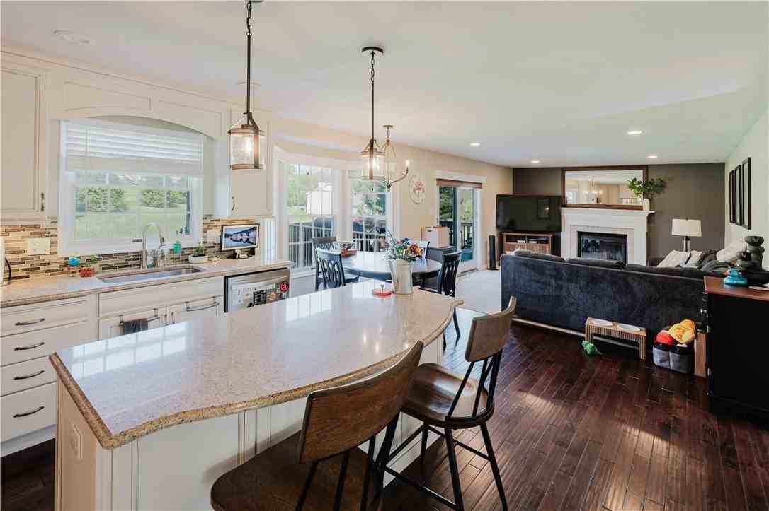 446 Anna Marie Dr - Photo 4 of 20