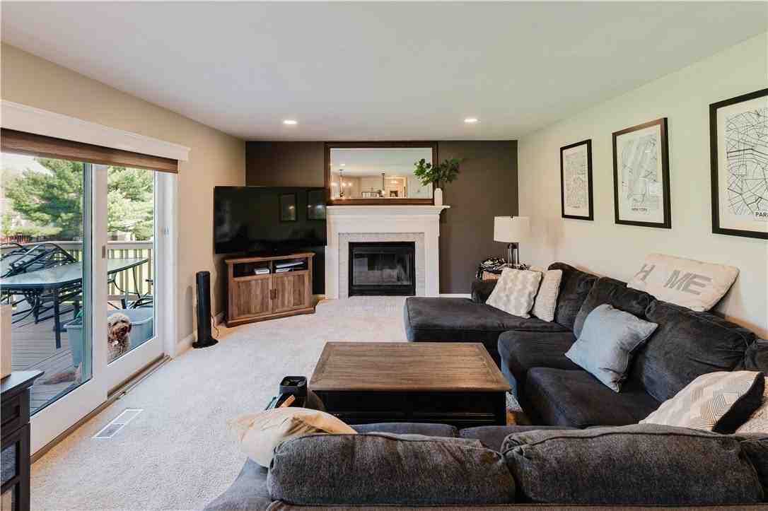 446 Anna Marie Dr - Photo 5 of 20
