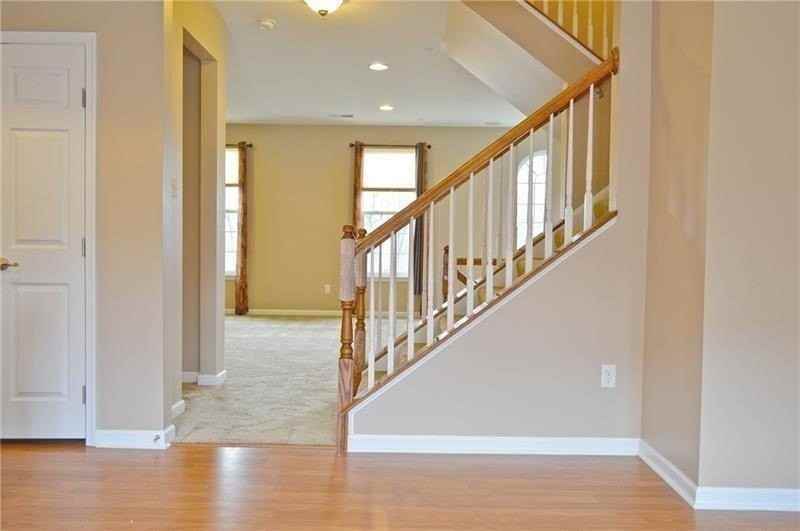 317 Maple Ridge Dr - Photo 3 of 20