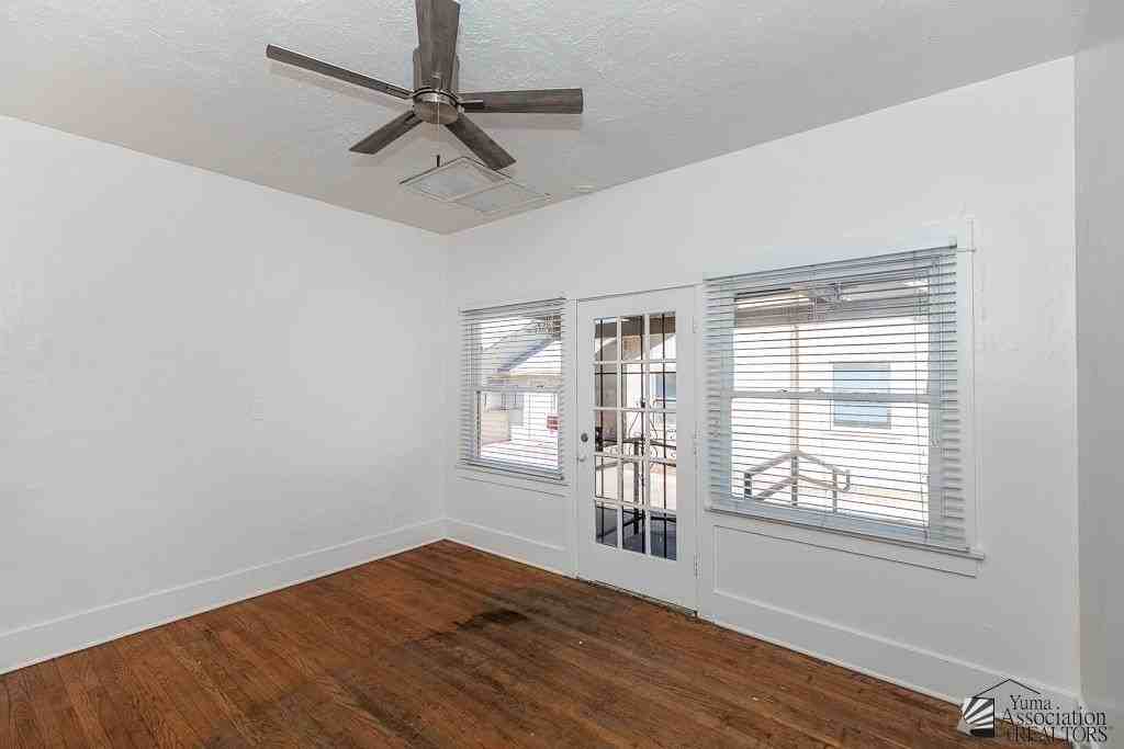 244 S 3rd Ave #A - Photo 5 of 16