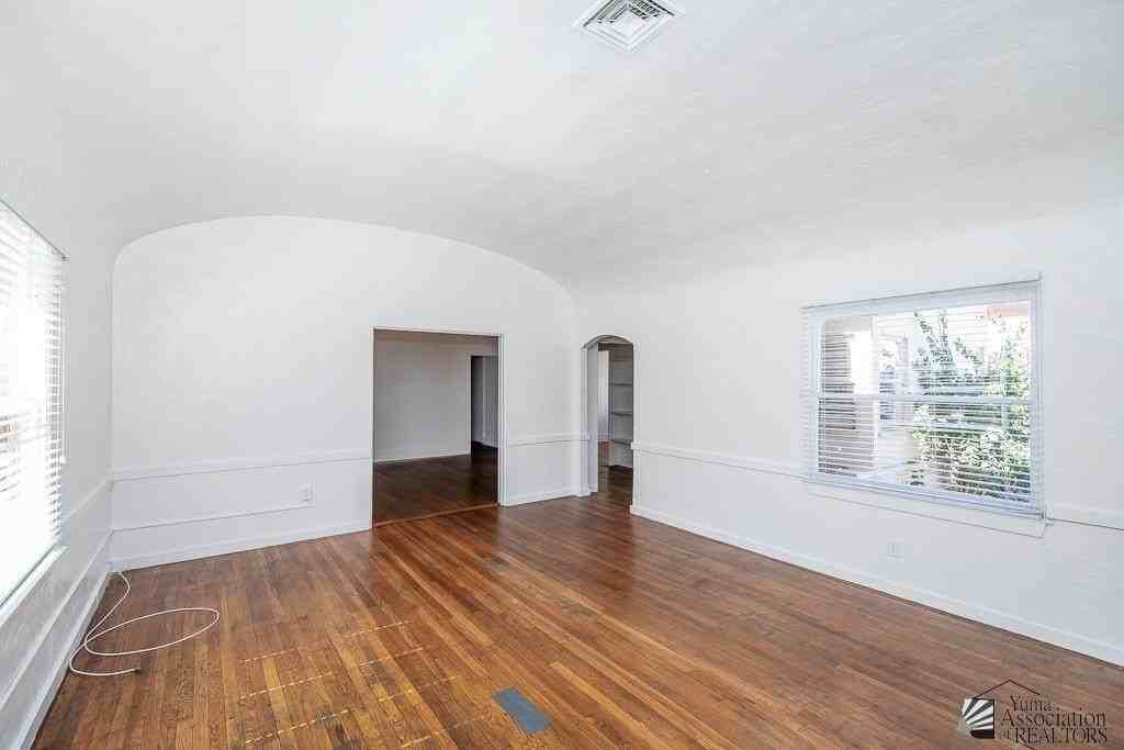 244 S 3rd Ave #A - Photo 6 of 16