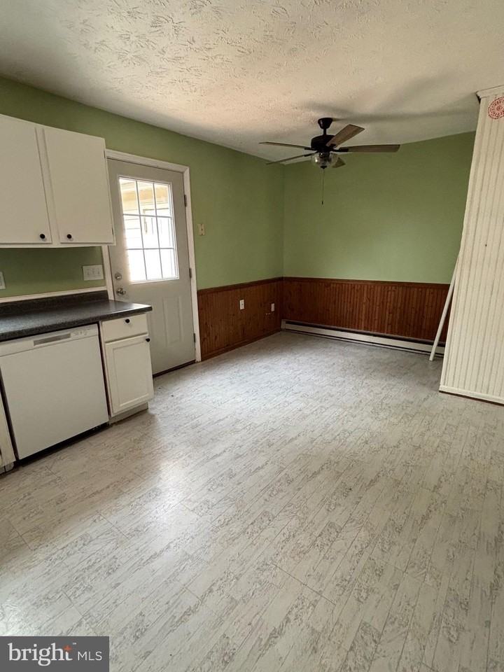 402 Carroll Dr - Photo 5 of 10