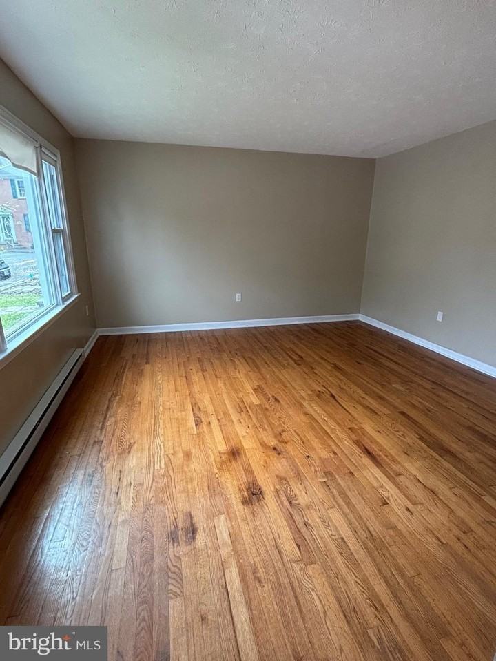 402 Carroll Dr - Photo 6 of 10