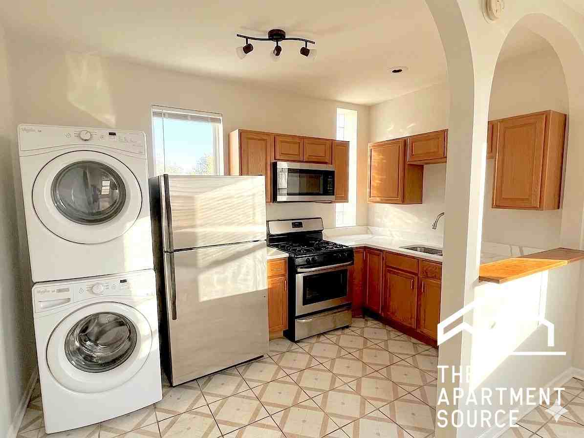 1821 W 19th St #1R - Photo 2 of 19