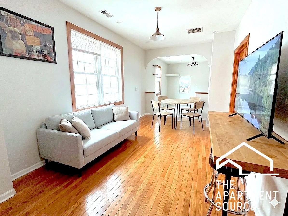 1821 W 19th St #1R - Photo 3 of 19