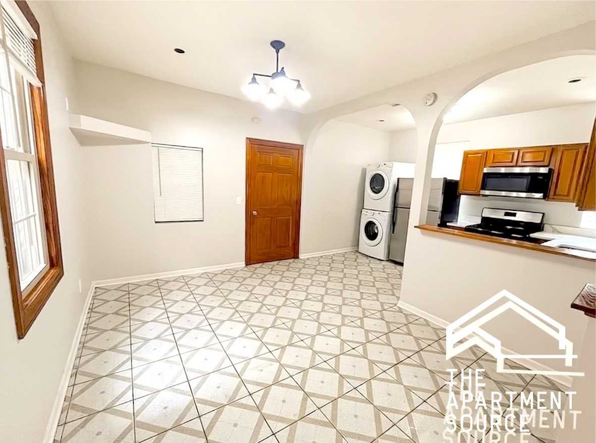 1821 W 19th St #1R - Photo 4 of 19