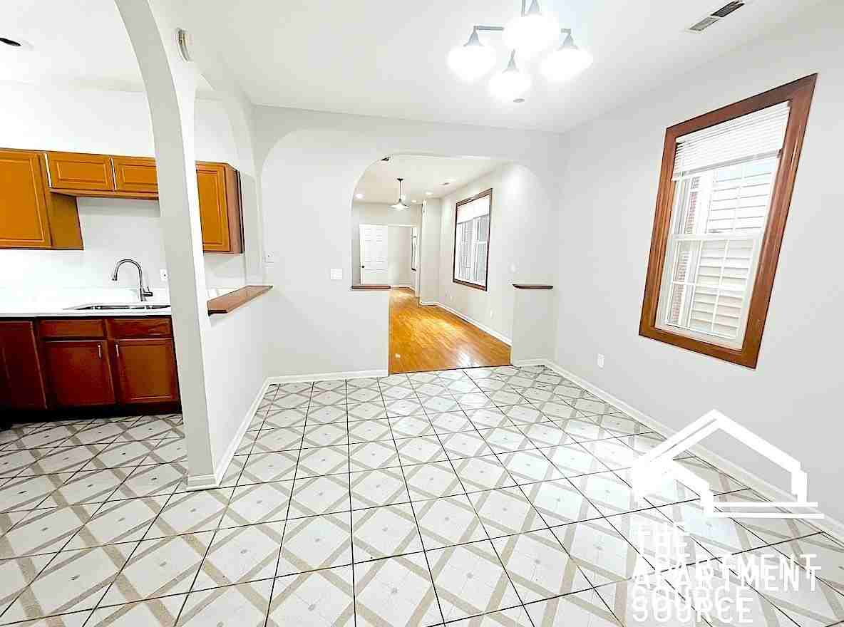 1821 W 19th St #1R - Photo 6 of 19