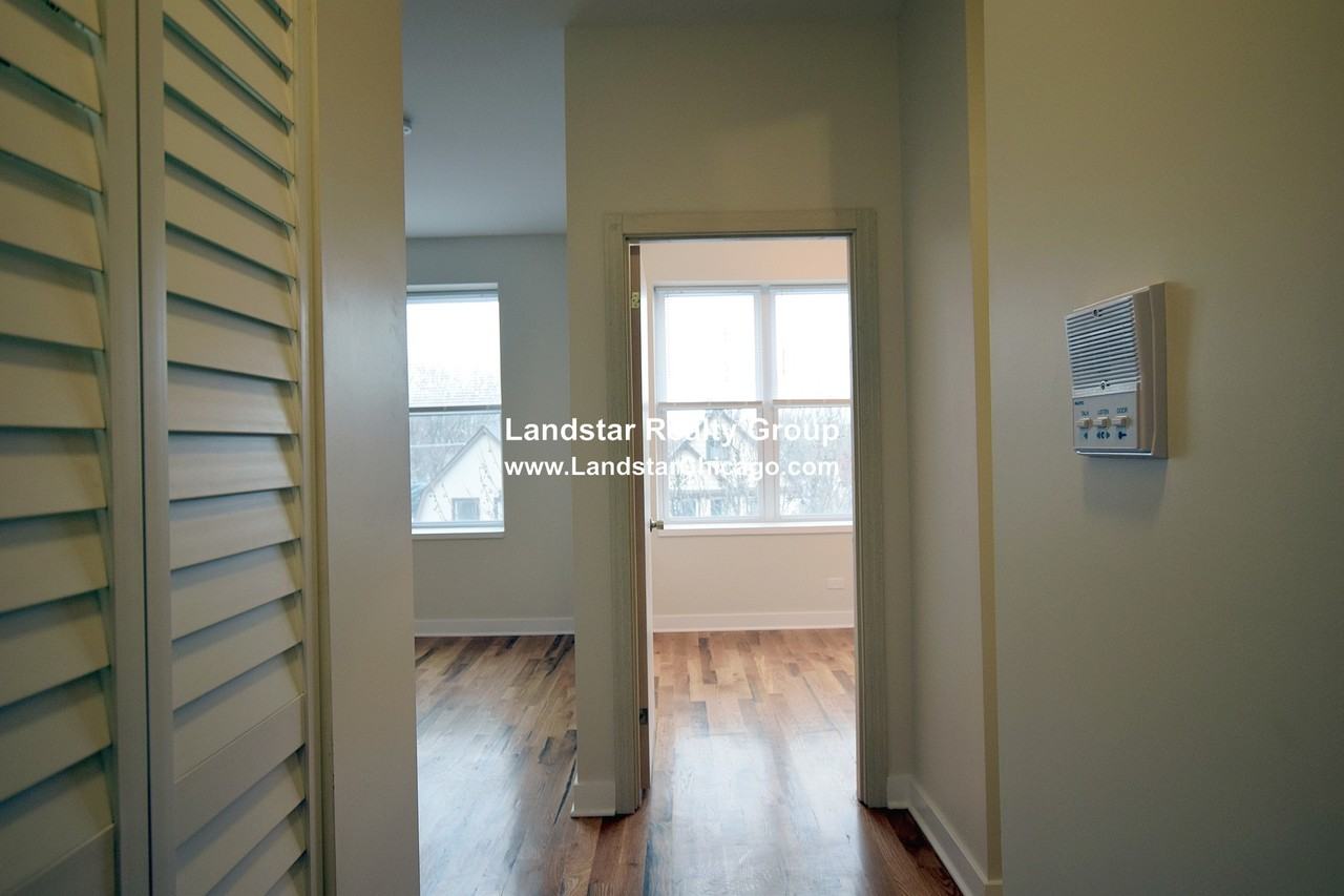 3804 W Montrose Ave #201 - Photo 4 of 12