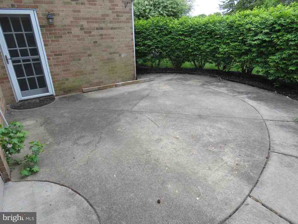 6261 Patrick Henry Ct - Photo 6 of 29