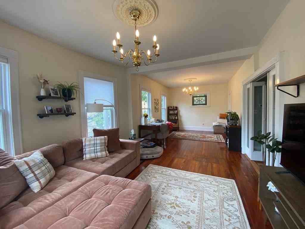 63 Bakersfield St - Photo 4 of 27