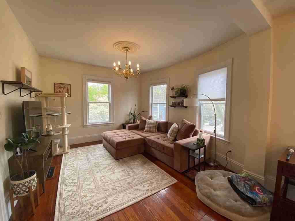 63 Bakersfield St - Photo 5 of 27