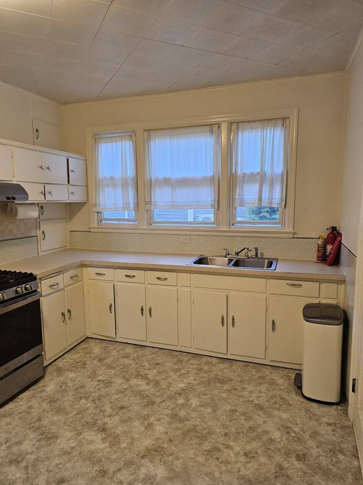 406 Boulevard - Photo 4 of 10