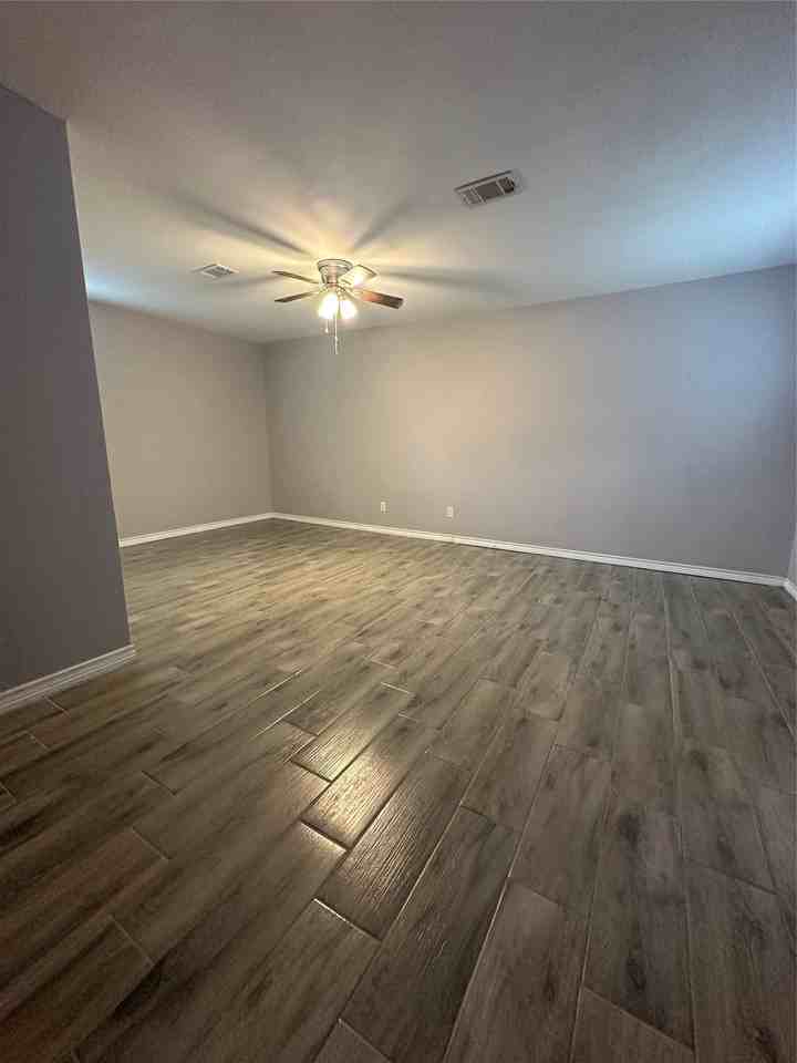 7307 Avenue O - Photo 4 of 10