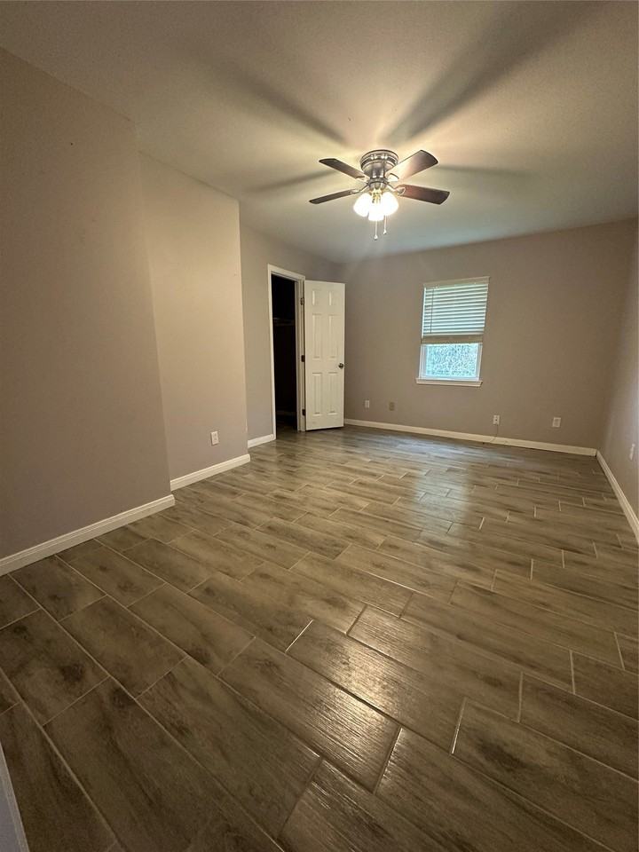 7307 Avenue O - Photo 6 of 10