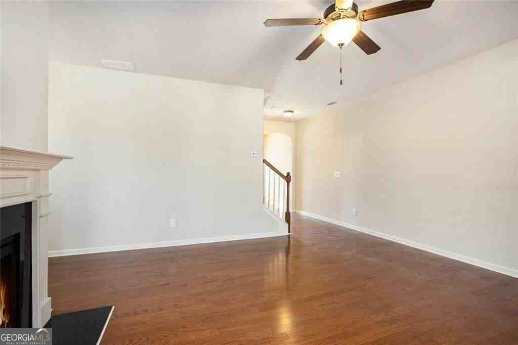 2426 Bellyard Dr - Photo 6 of 25