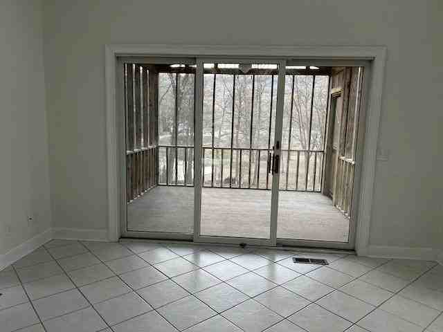 2607 Foxmore Cir - Photo 4 of 31