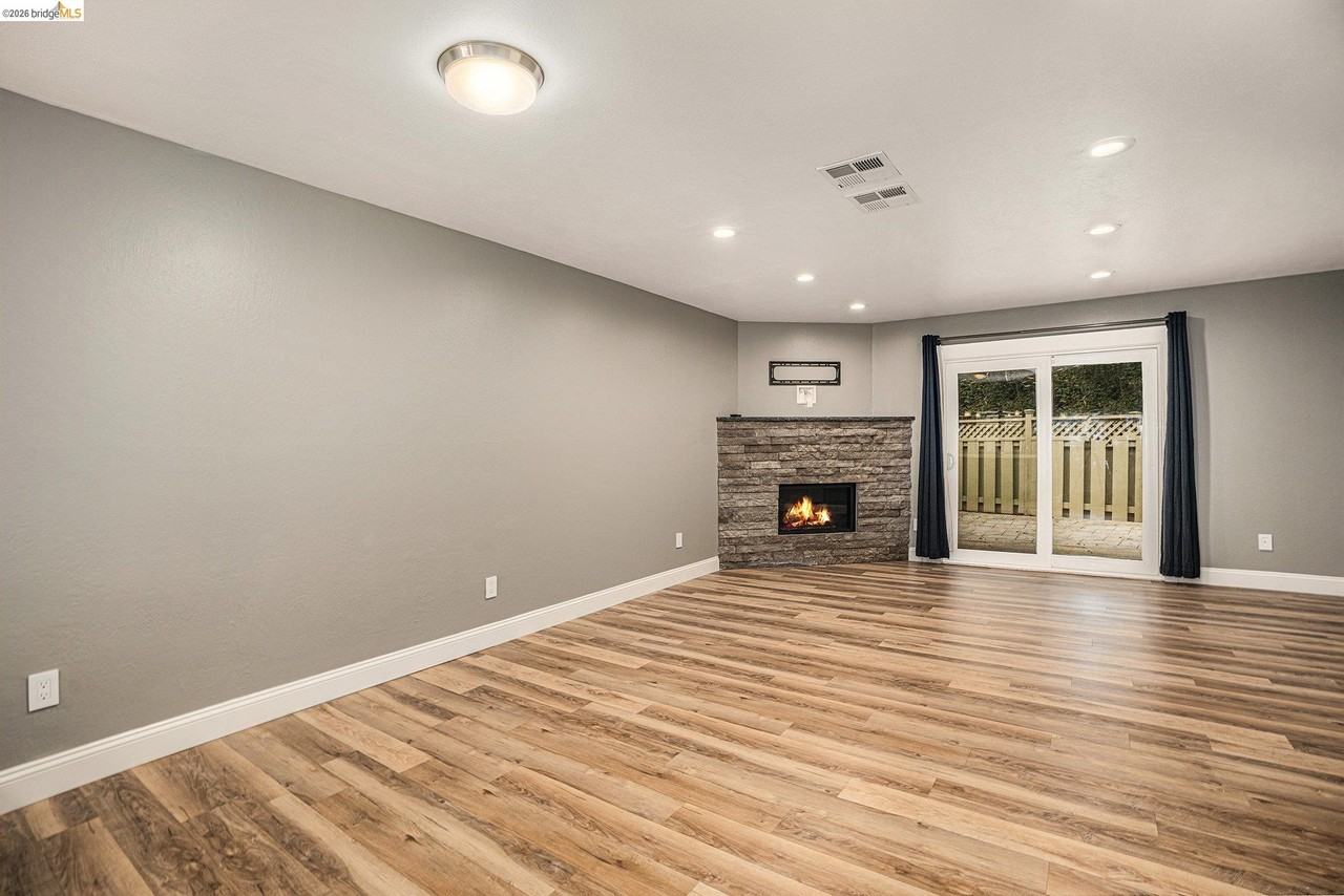 358 Eastgate Ln - Photo 3 of 22