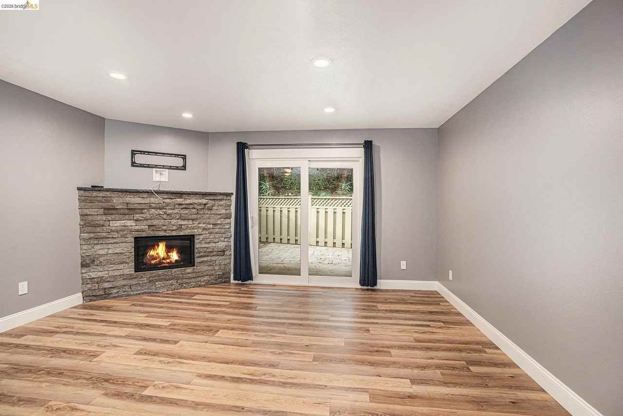 358 Eastgate Ln - Photo 4 of 22