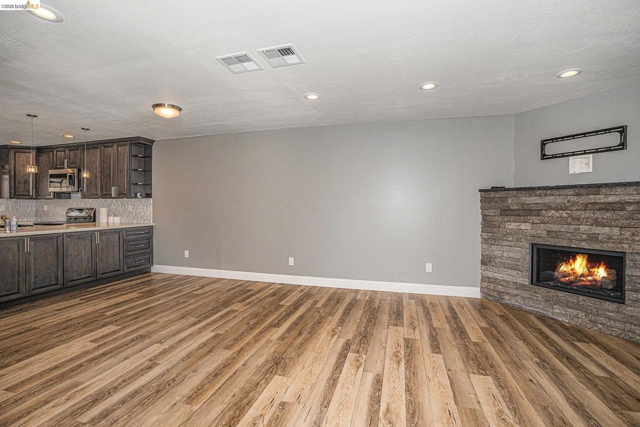 358 Eastgate Ln - Photo 7 of 22