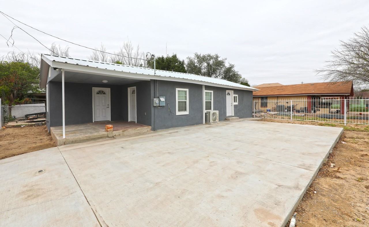 2004 Garza St - Photo 2 of 11