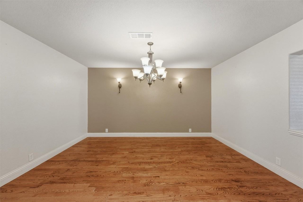 1310 Hearthstone Dr - Photo 5 of 31