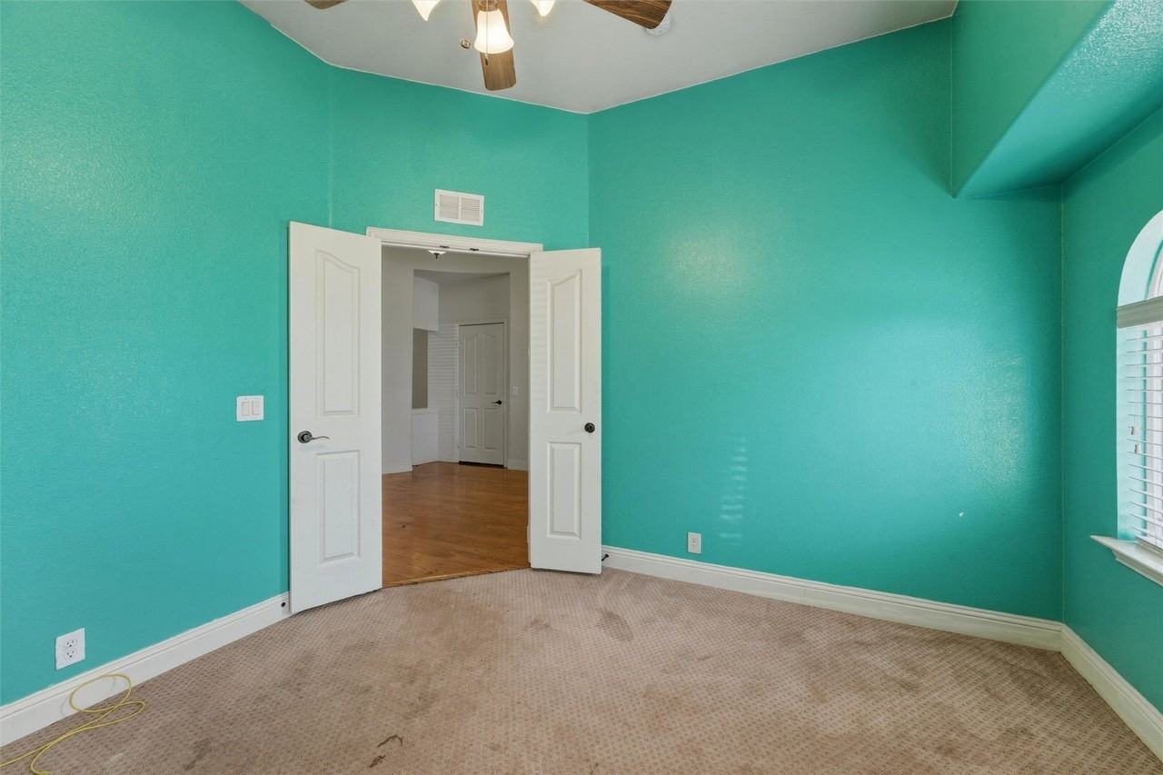 1310 Hearthstone Dr - Photo 7 of 31