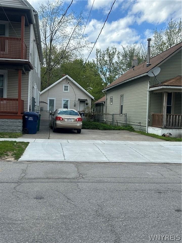 138 Austin St - Photo 2 of 12