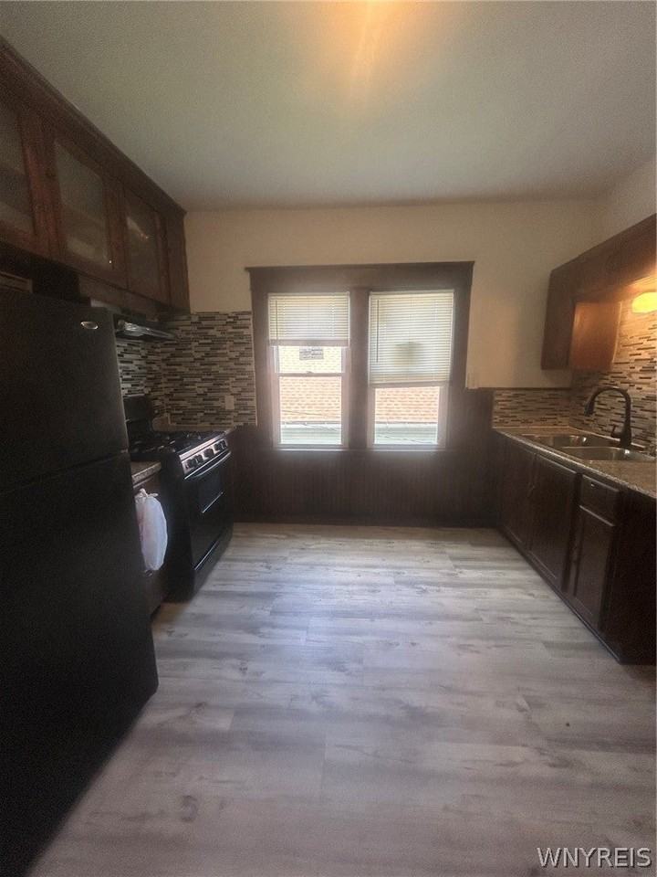 138 Austin St - Photo 3 of 12