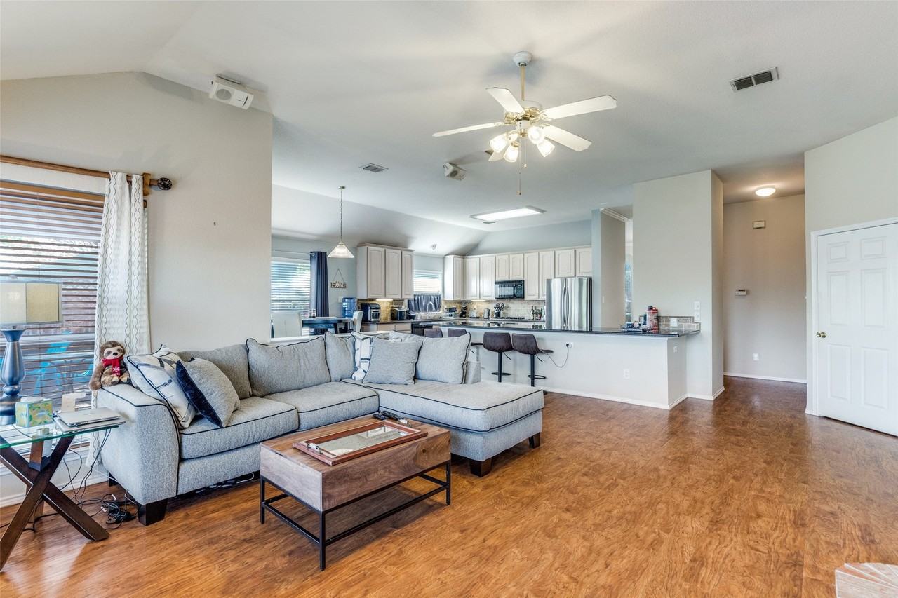 10403 Stone Falls Ln - Photo 2 of 13