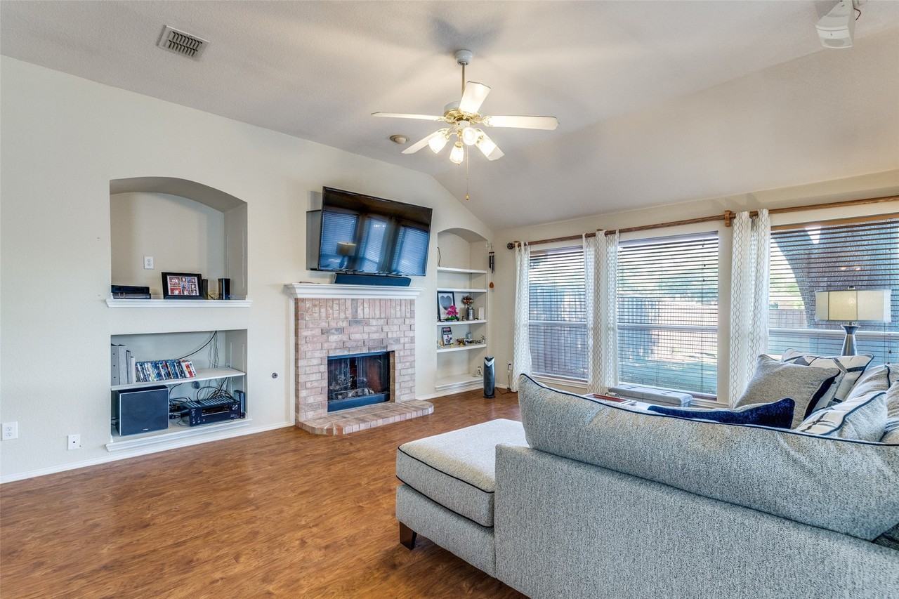 10403 Stone Falls Ln - Photo 3 of 13