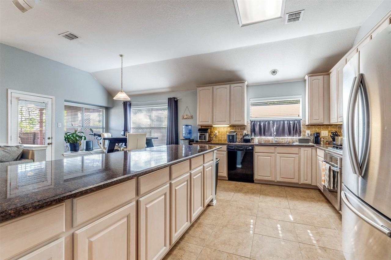10403 Stone Falls Ln - Photo 5 of 13