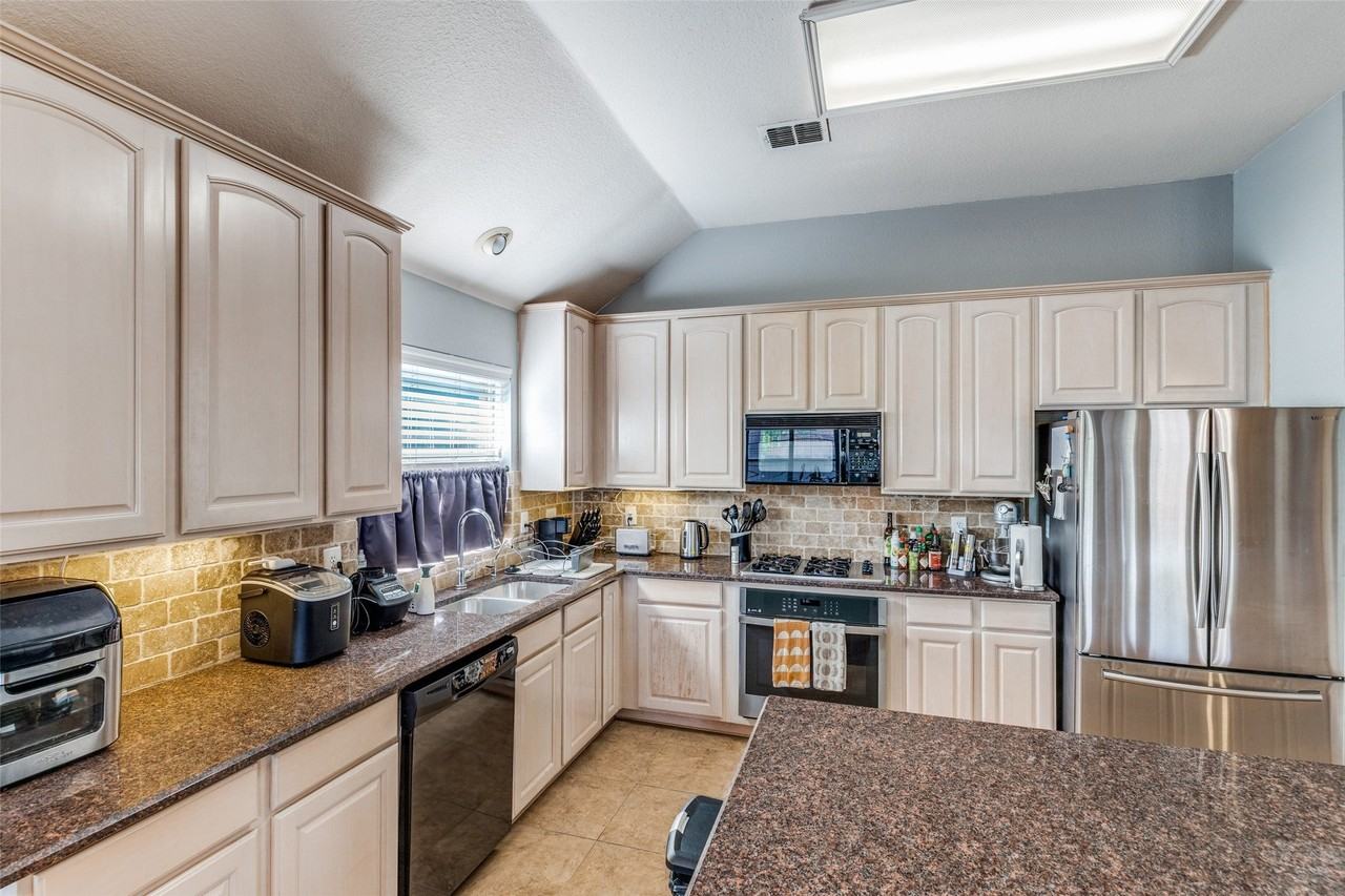 10403 Stone Falls Ln - Photo 6 of 13