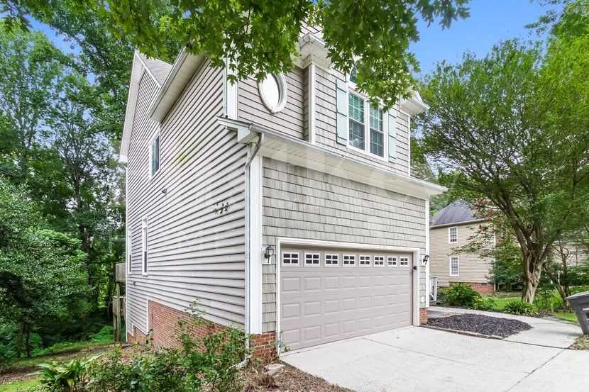 5386 Beechmont Dr - Photo 2 of 15