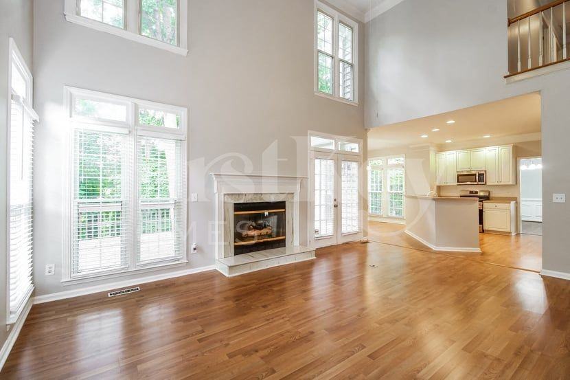 5386 Beechmont Dr - Photo 3 of 15