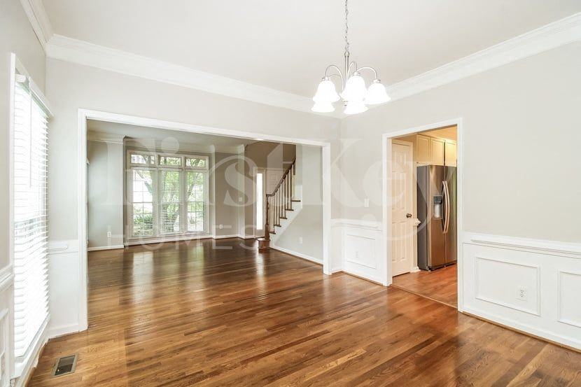 5386 Beechmont Dr - Photo 5 of 15