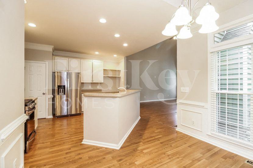 5386 Beechmont Dr - Photo 7 of 15