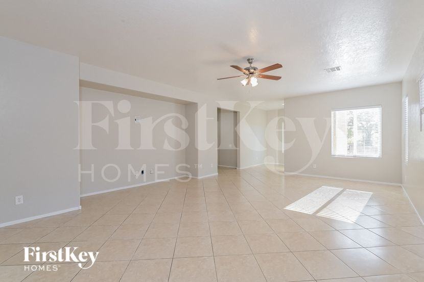 2580 Lockerbie St - Photo 3 of 15