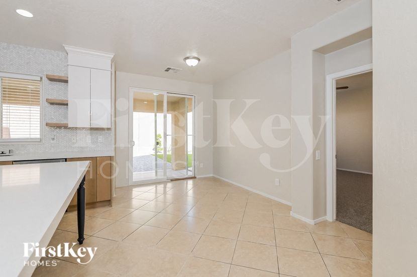 2580 Lockerbie St - Photo 4 of 15