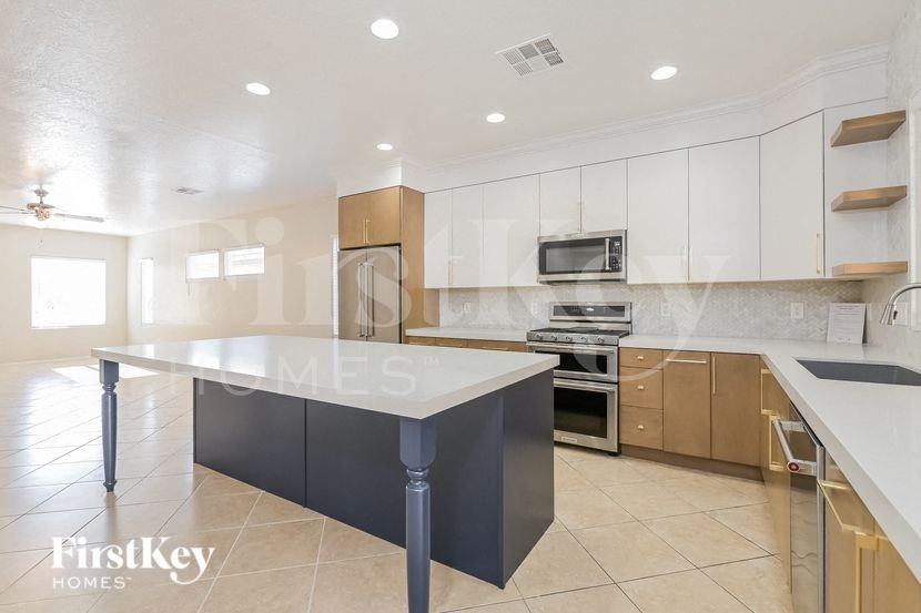 2580 Lockerbie St - Photo 6 of 15