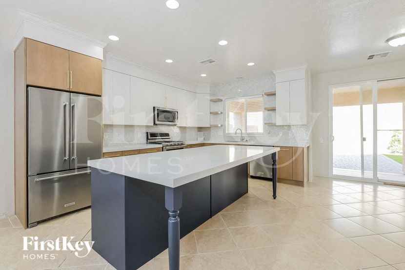 2580 Lockerbie St - Photo 7 of 15