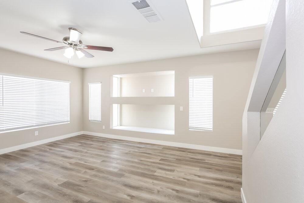 3372 Epson St - Photo 4 of 17