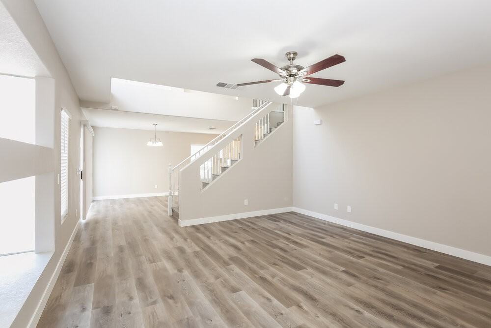 3372 Epson St - Photo 5 of 17