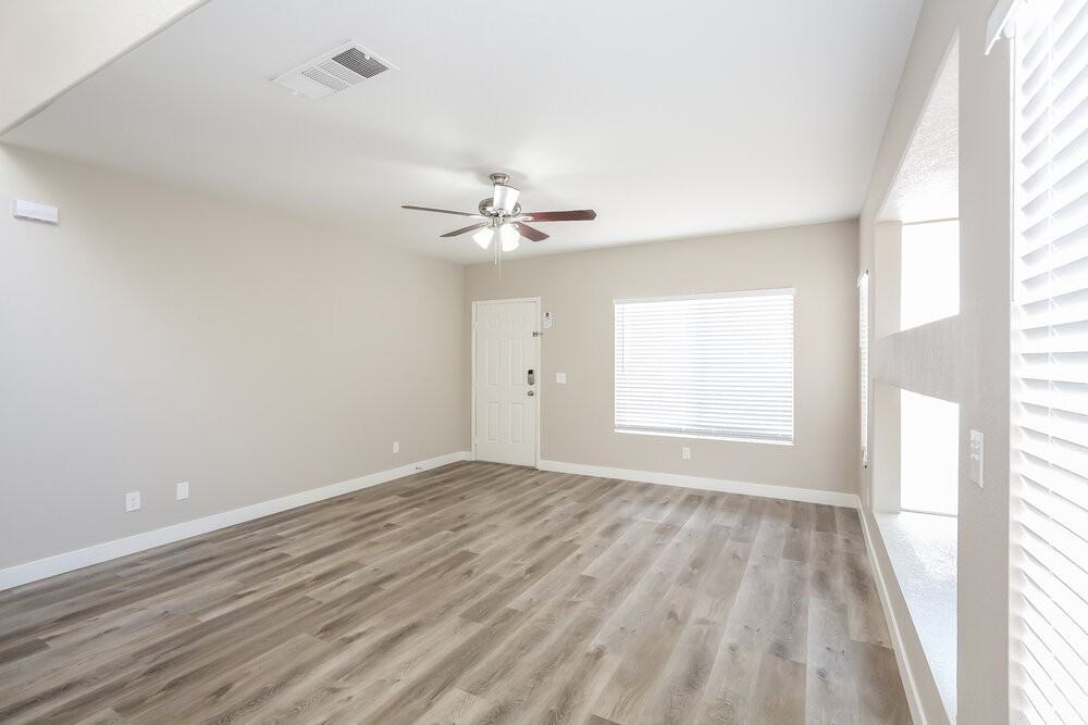 3372 Epson St - Photo 6 of 17